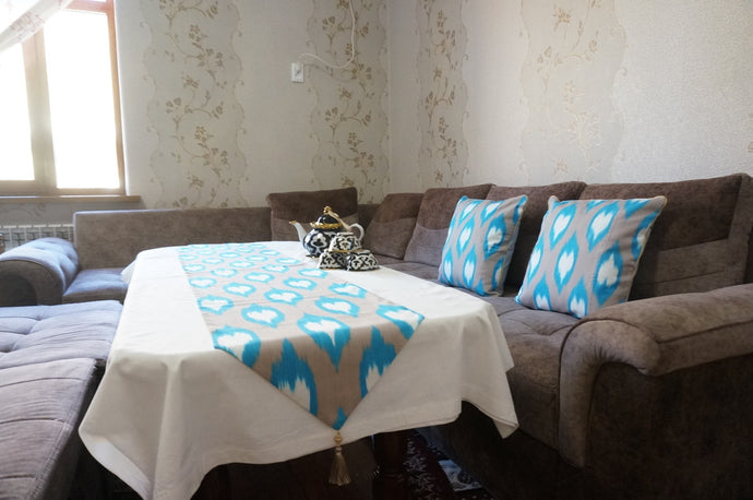 暮らしにウズベキスタンのカラフルな絣を「テーブルランナーとクッションカバー」