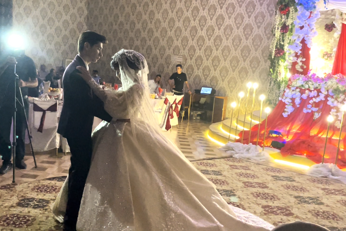 煌びやかな伝統衣装と婚姻儀礼を楽しむ　ウズベキスタンの結婚式体験記