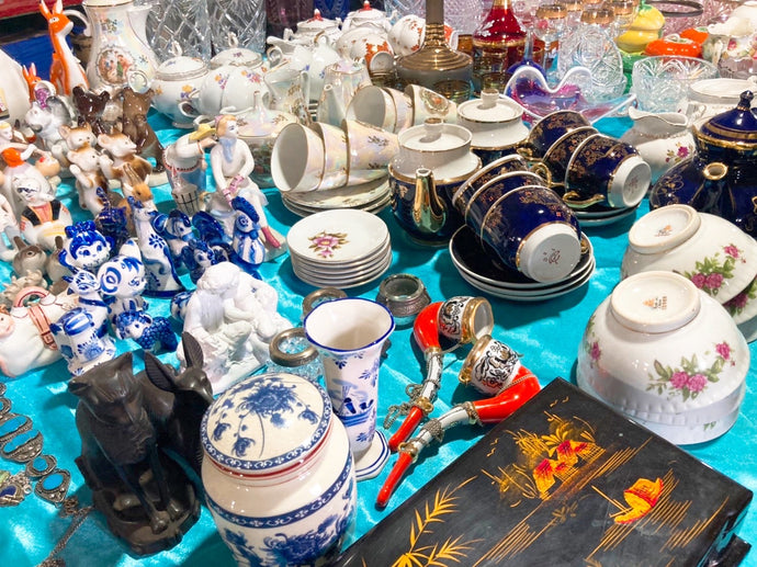 大型蚤の市で探すウズベキスタン土産 アンティーク雑貨の宝庫、タシケント「ヤンギアバットバザール」へ
