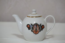 Load image into Gallery viewer, Vintage Plate -Tea pot
