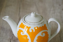 Load image into Gallery viewer, Vintage Plate -Tea Pot 0505
